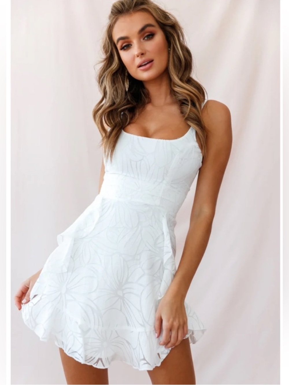 NWT Selfie Leslie Marcoola White Floral Textured Ruffle Mini Dress - Size Small
